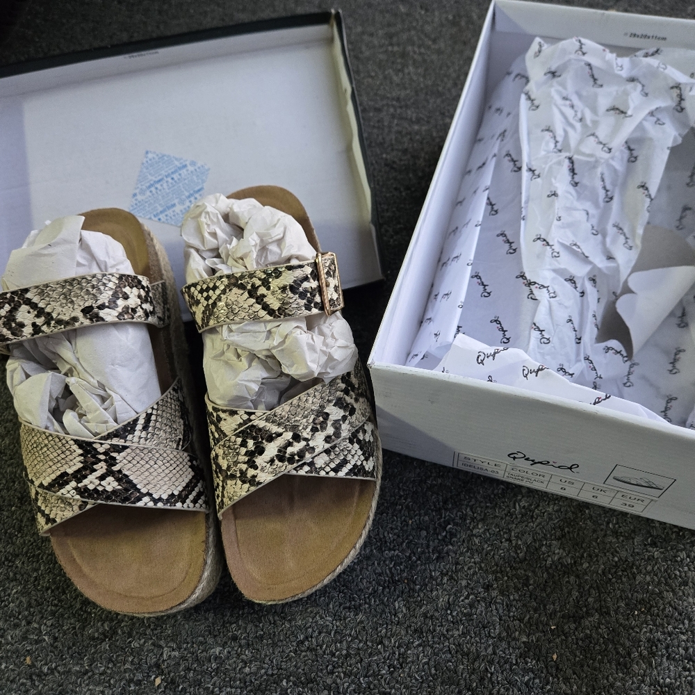 Qupid sandals siE 8